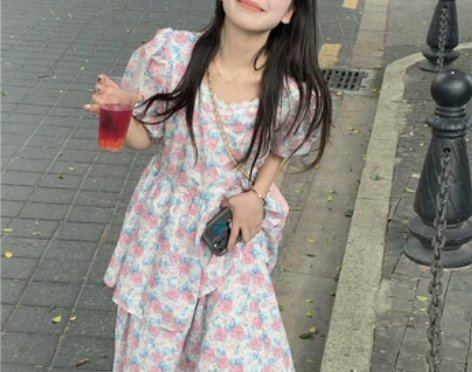 大码胖mm法式复古碎花方领连衣裙女夏季新款...