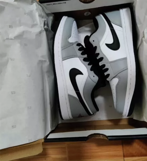 Air Jordan1低帮，拿回来试穿了一...