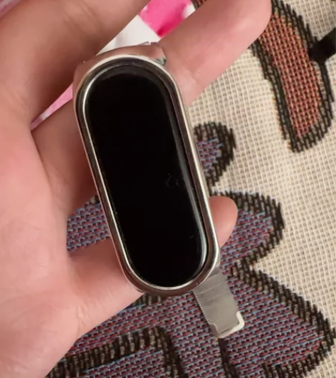 小米手环6 自用出，高中的时候家里人送的，...