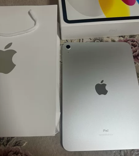 ipad第十代 64G 全新无任何刮痕 线...