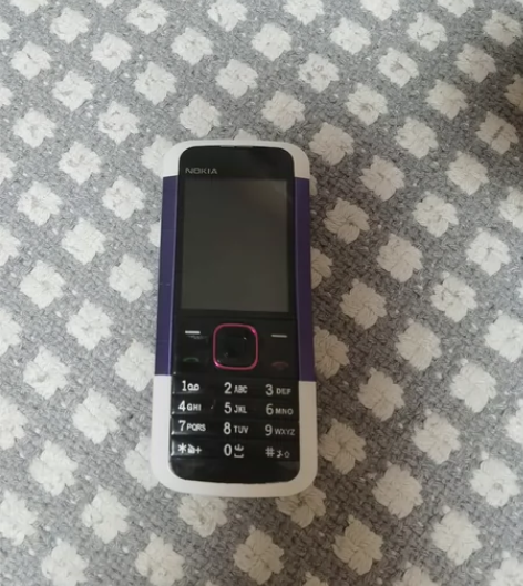 诺基亚手机，移动版的，在淘宝一百多买的，现...