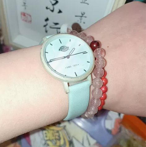 dickies的一个手表 成色还行 有点发...