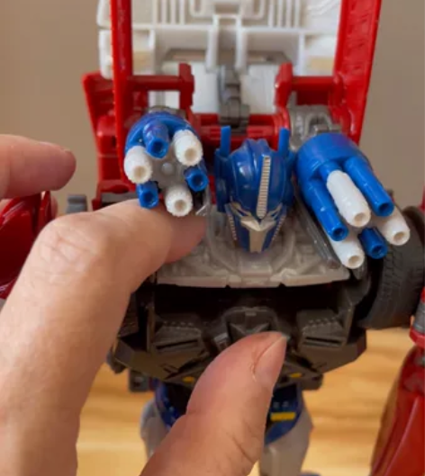 正版2012年孩之宝变形金钢，N年前友人送...