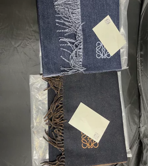 全新大牌围巾纯山羊绒毛材质高品质原版原标刺...