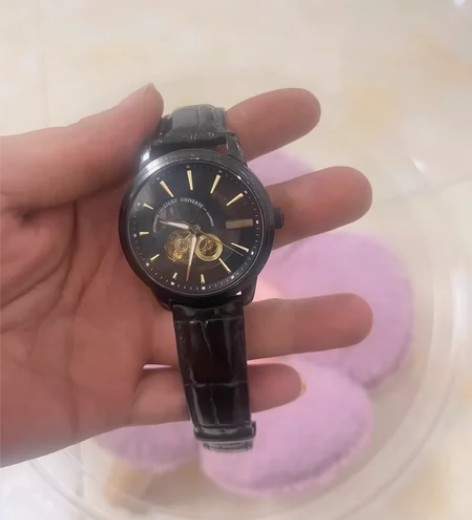 二手精品罗宾尼机械手表.买了一年.只带了3...