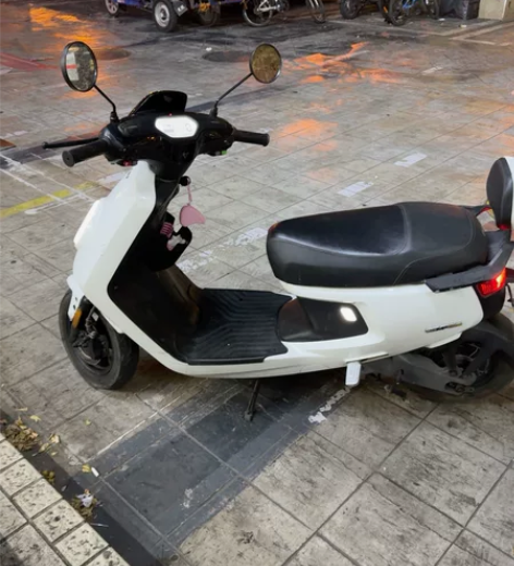 小牛G2顶配80版锂电池48付20a急卖车...