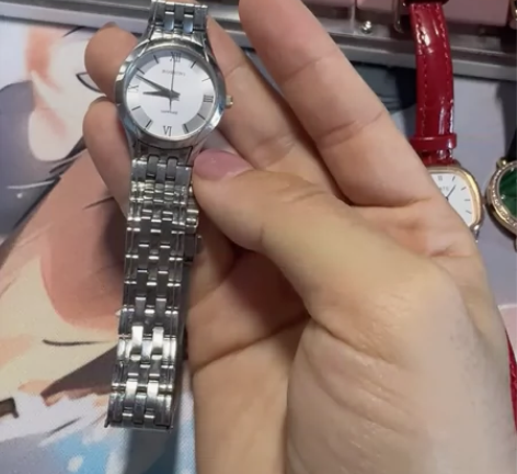 变卖手表，罗西尼手表，很新，299块钱不包...