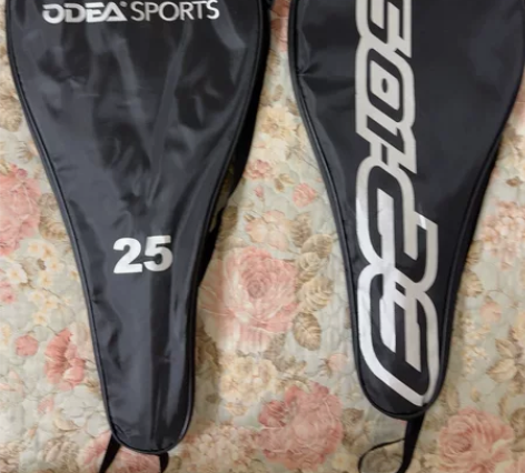 一个23的网球拍，孩子大了用不了了，七成新...