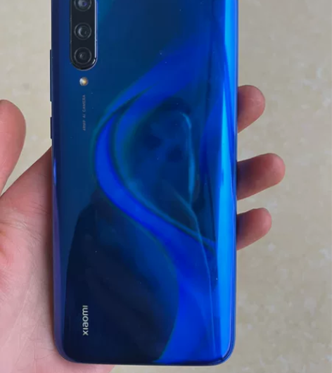 出一个小米cc9  6+128的  成色自...