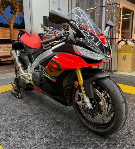 22年阿普利亚rsv4，六百公里 有想要的...