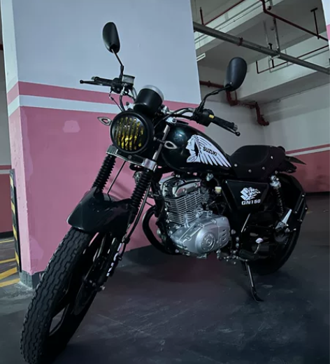 复古摩托车铃木150，刚换机油机滤，加了两...