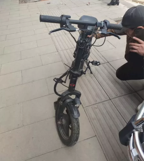 自用途刺折叠电动车48v，目前还能跑10公...