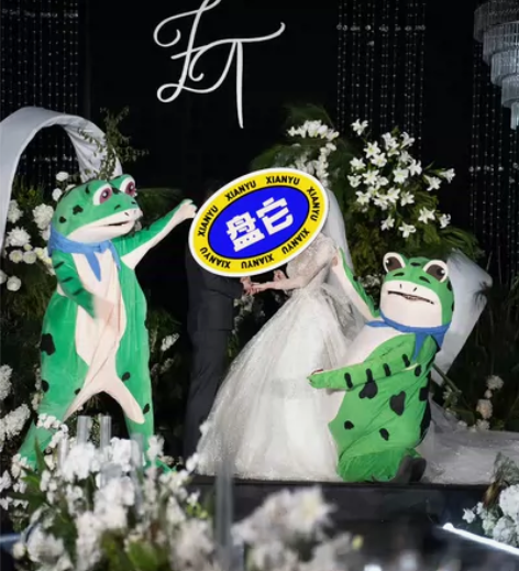 两个绿色蛙蛙 一个可穿到185左右（带一个...