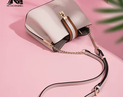 ?稻草人女包2023新款包包潮水桶包女斜挎...