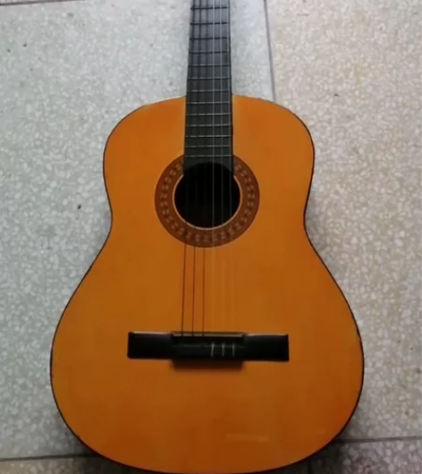 二手吉他，1995年320元购于市中区百货...