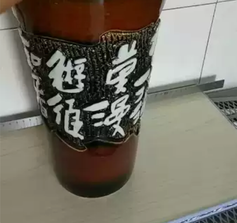 上世纪八九十年代老手工雕绘陶瓷大尺寸笔筒。...