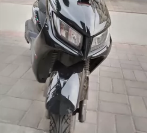 个人骑望江铃木125踏板摩托22年5月上牌...