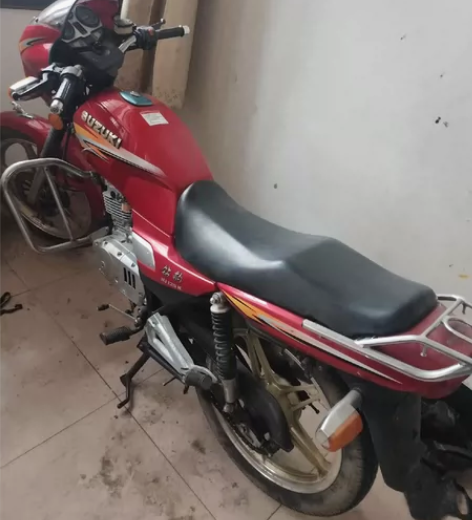 铃木钻豹125跑了7000多公里，没有手续...