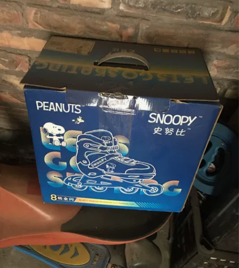 闺女小时候玩的轮滑鞋，全套护具，适合3到8...