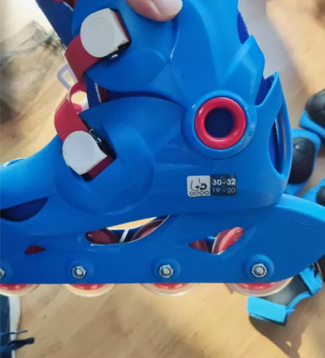 迪卡侬儿童轮滑鞋oxelo蓝色30-32码...