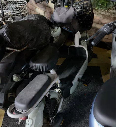 哈啰棒途电动车 骑得少，轮胎还挺新，没什么...