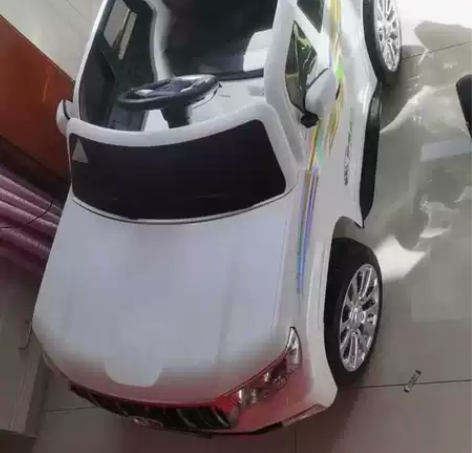 儿童电动汽车，没开几次，便宜出售。 放了一...