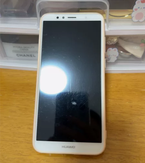 华为畅享8e  无任何磕碰 没修过 里面零...