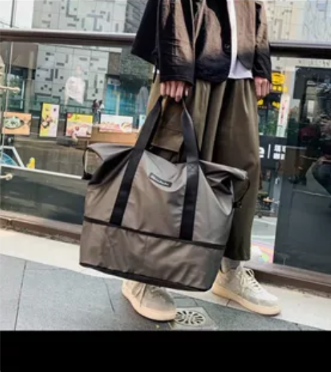 旅行包，待产包，，颜色哑光香槟，全新，内里...