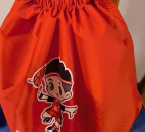 出售一个高品质篮球包 带有舒适透气网 加粗...