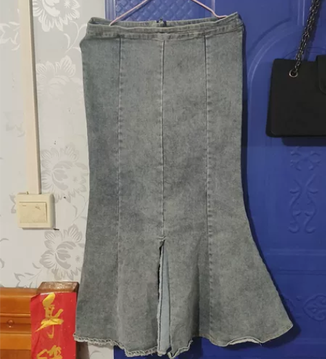 全新，快团团买了没穿， 适合120斤以下的...