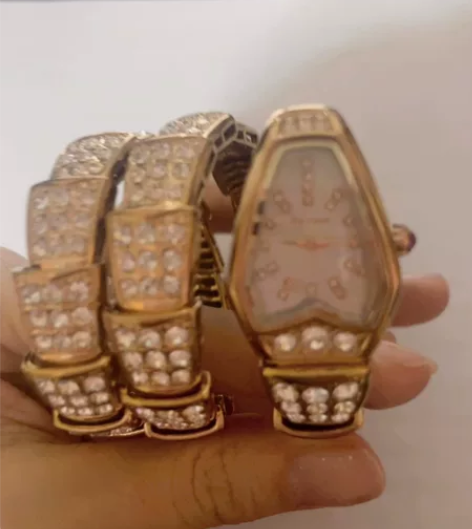 高端施华洛世满钻蛇形手表女士2023新款轻...