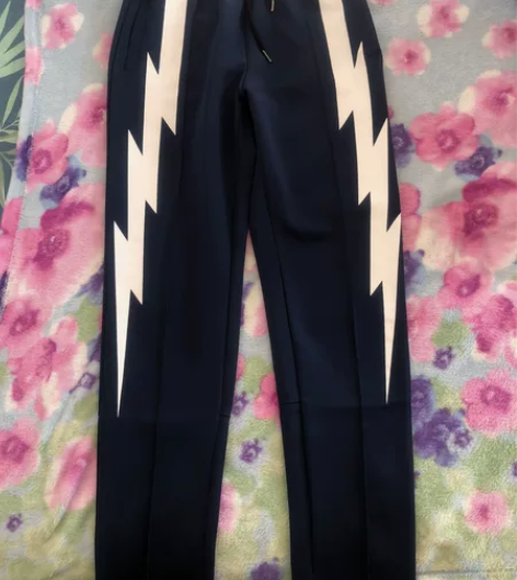 运动健身休闲长裤，脚口有拉链，春秋款，M码...