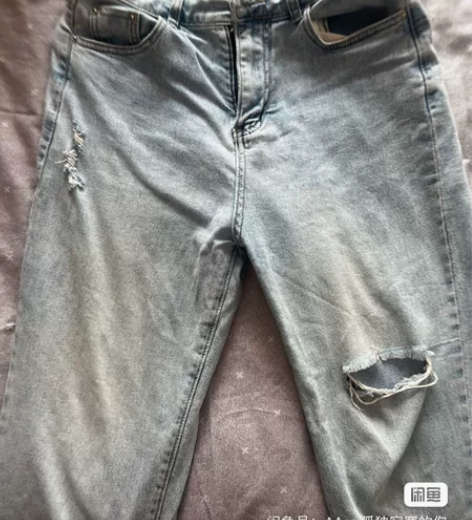 记得加辣 国潮直筒牛仔裤 屁股后面有破洞 ...