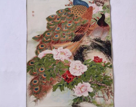 孔雀刺绣织锦画，全新，高价买的，现在闲置出...