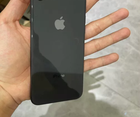 黑色的小8 64G 就换过电池，可以正常使...