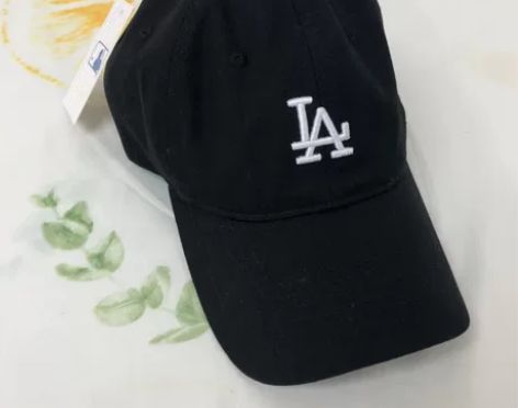 去年旅游时买的MLB棒球帽，全新，平时没有...