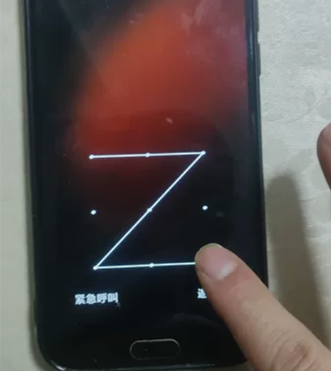 黑鲨手机一代，游戏备用机子，闲鱼买的，玩了...