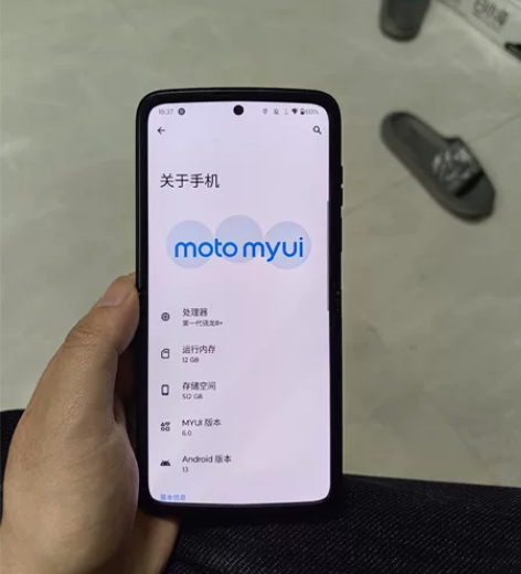 ?出一部精致折叠屏moto razr202...