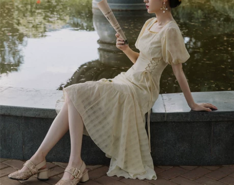 法式复古方领连衣裙夏季新款甜美泡泡袖中长款...