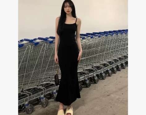 大码夏季新款性感辣妹吊带连衣裙纯欲风收腰显...