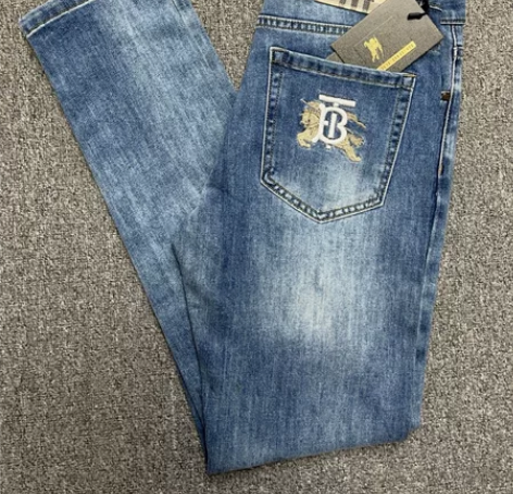 捡漏特价！巴宝莉刺绣款小直筒蓝色春夏男生牛...