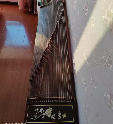 出售古筝练习琴一架。买来做练习琴用，现在没...