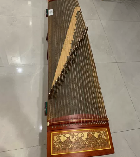 初学者练手古筝 从老师手里淘来的 现在已经...