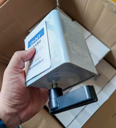 全新正泰倒顺开关HY2-20 处理 处理价...