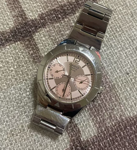 卡西欧粉色表盘，8成新闲置。十几年前香港时...