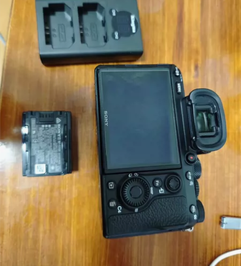 索尼A7m3 单机成色9新 带一颗原装电池...