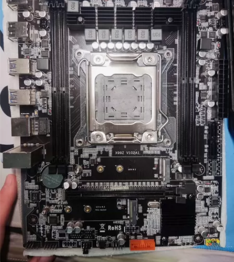 全新x99 v102主板 到货之后发现用不...