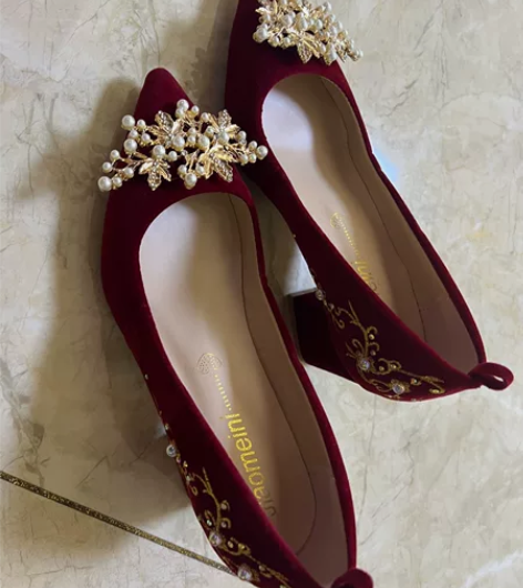 婚鞋 红色丝绒 36码 只穿一会 几乎全新...