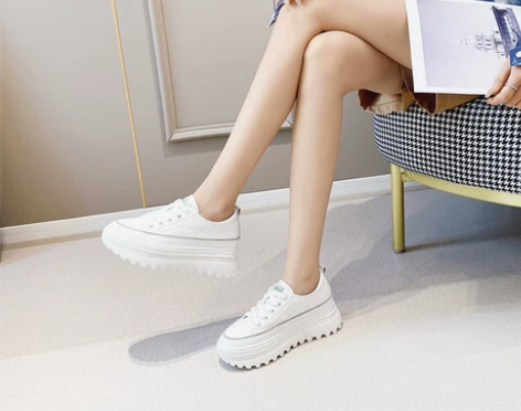 女士休闲小白鞋内增高，37码 感兴趣的话点...