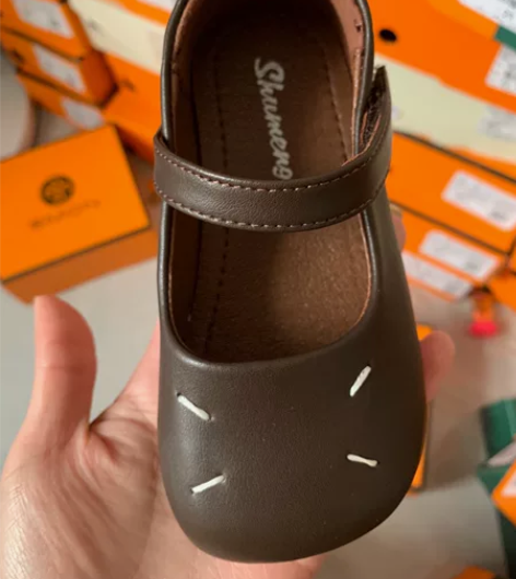 处理全新女宝单鞋小皮鞋软底公主鞋，质量非常...